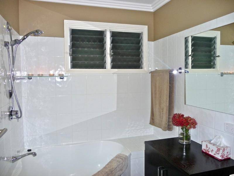 12 Hillview Crescent, Whitfield QLD 4870