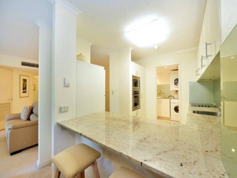 2/181 Esplanade, Cairns North QLD 4870