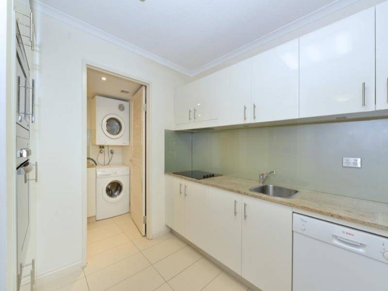 2/181 Esplanade, Cairns North QLD 4870