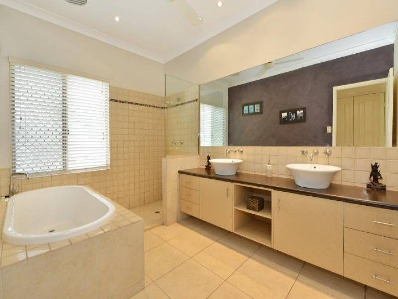 28 Gloucester Street, Whitfield QLD 4870