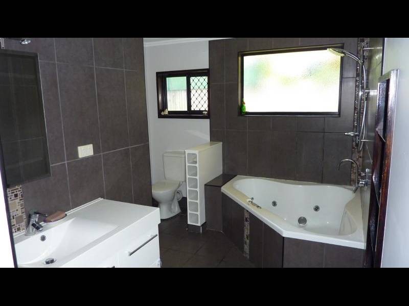 182 Jensen Street, Edge Hill QLD 4870