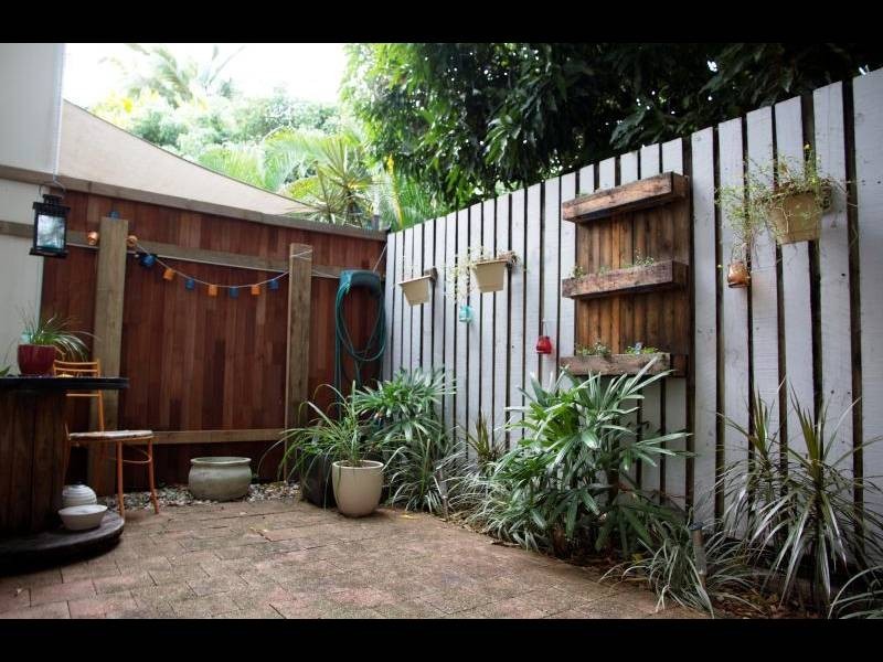 2/15-17 Vallely, Freshwater QLD 4870