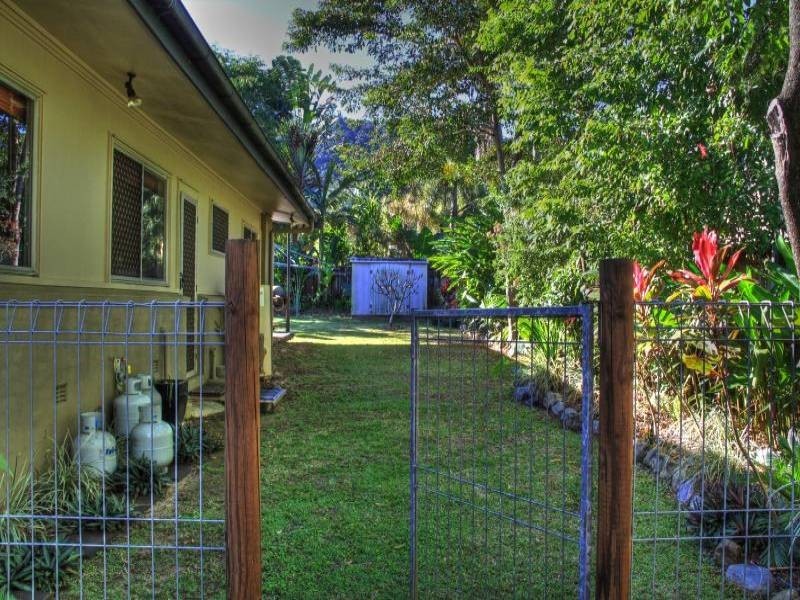 12 Hillview Crescent, Whitfield QLD 4870