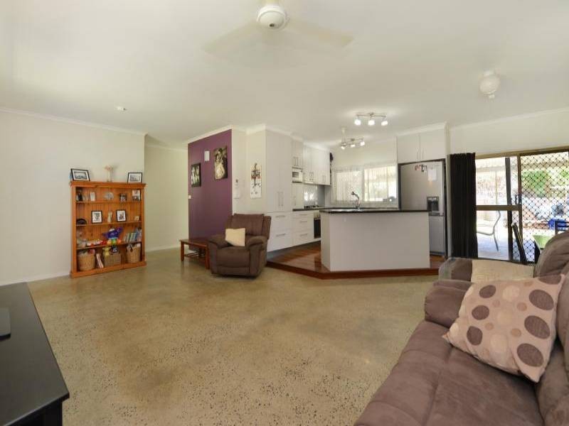 17 Longden Street, Brinsmead QLD 4870