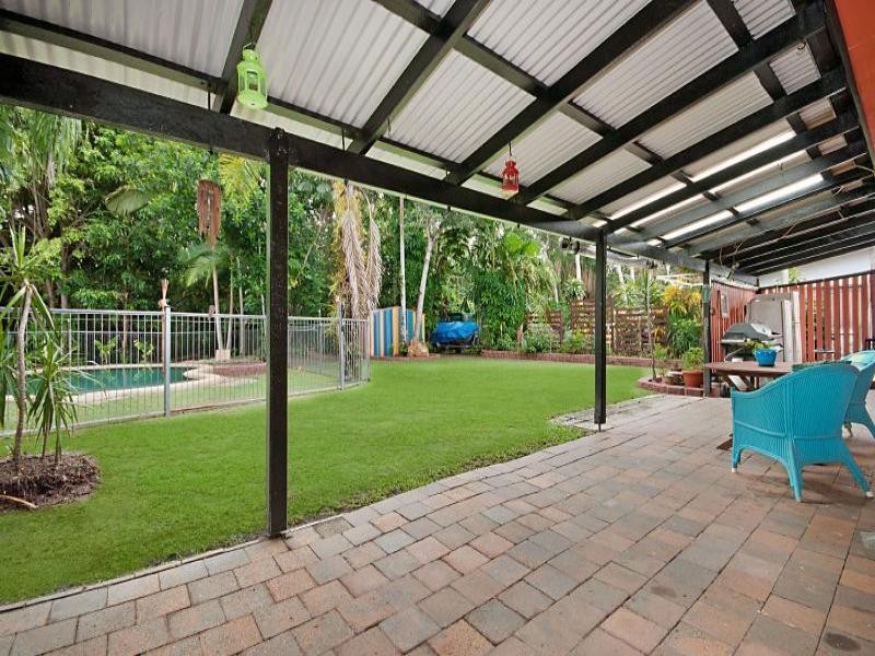 10 Oleander Street, Holloways Beach QLD 4878