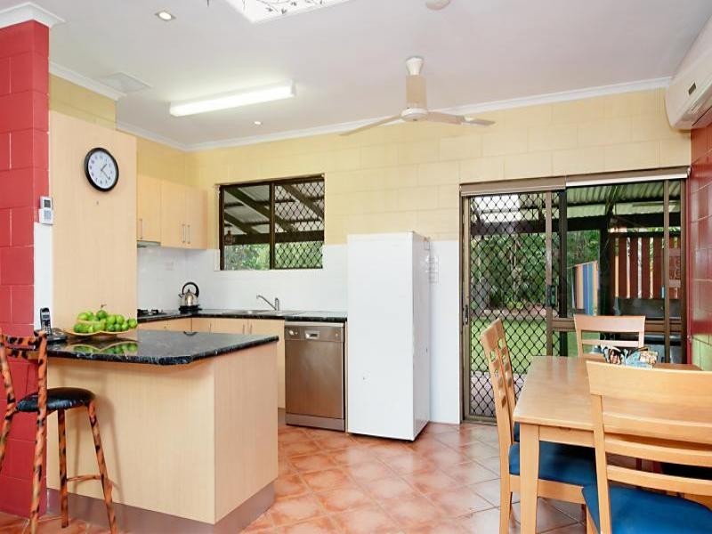 10 Oleander Street, Holloways Beach QLD 4878