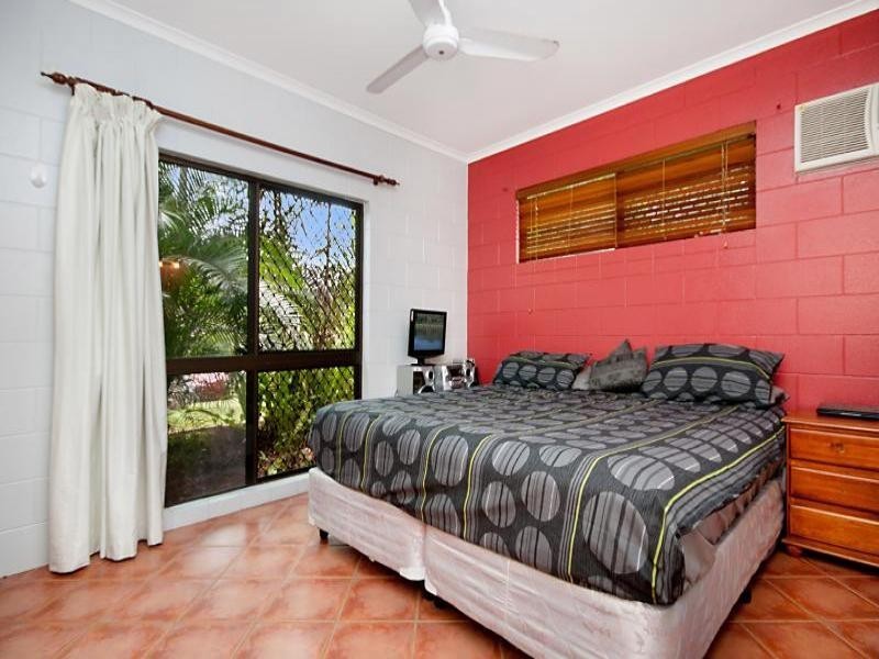 10 Oleander Street, Holloways Beach QLD 4878