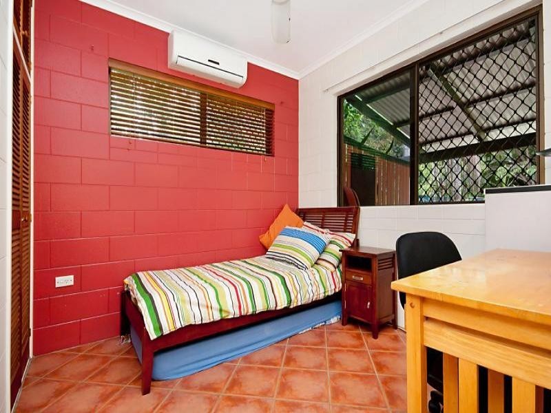 10 Oleander Street, Holloways Beach QLD 4878