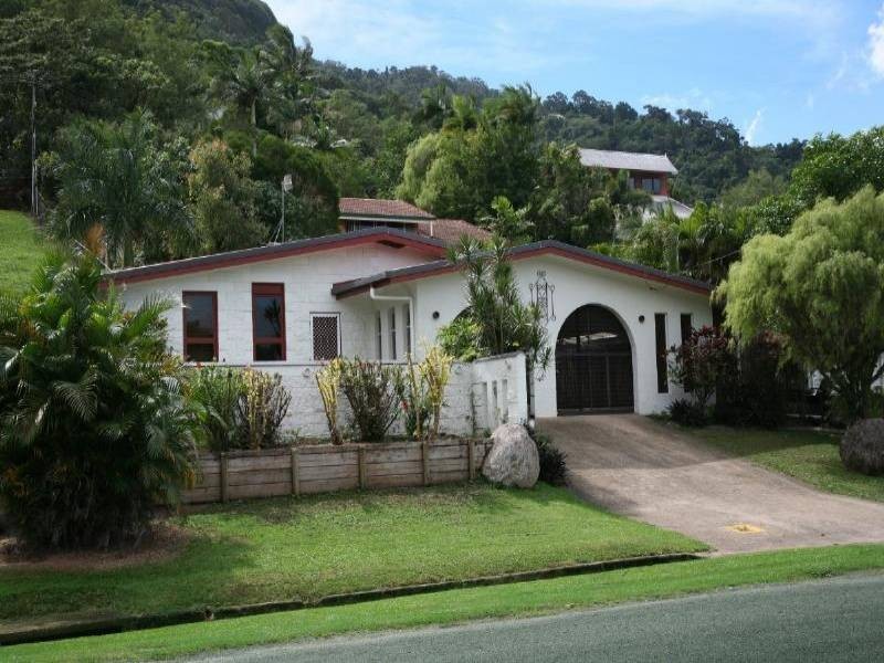 24 Sommerville Crescent, Whitfield QLD 4870