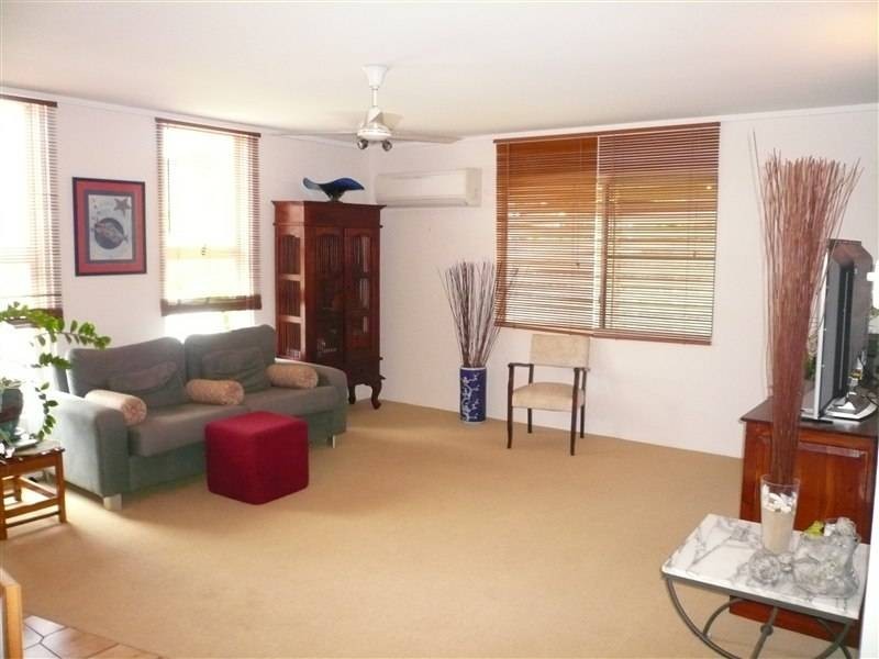 24 Sommerville Crescent, Whitfield QLD 4870