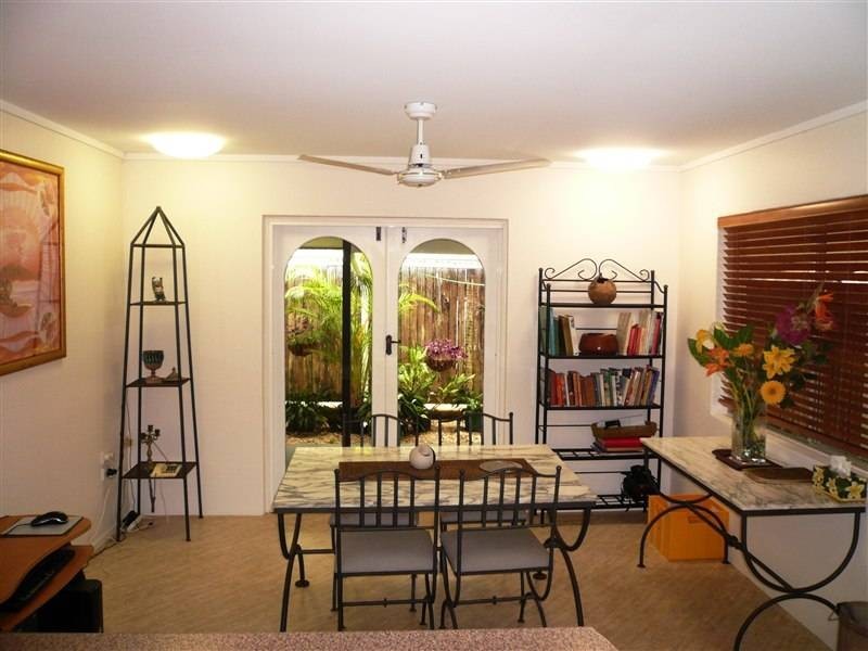 24 Sommerville Crescent, Whitfield QLD 4870