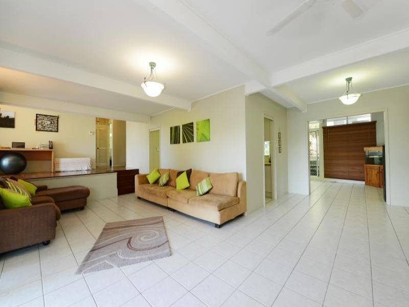 98 Hillview Crescent, Whitfield QLD 4870