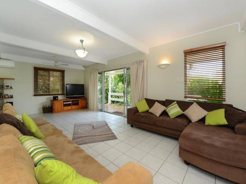 98 Hillview Crescent, Whitfield QLD 4870