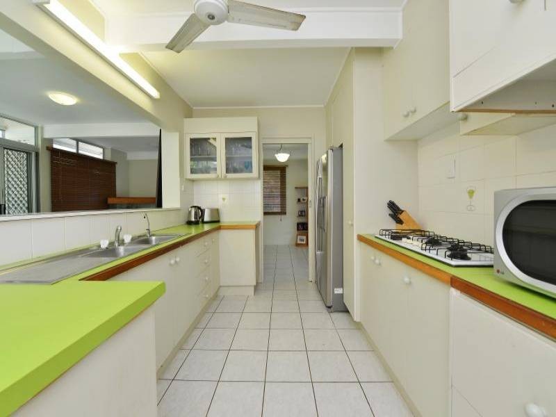 98 Hillview Crescent, Whitfield QLD 4870