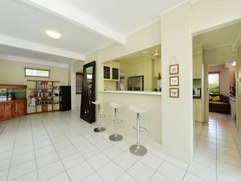 98 Hillview Crescent, Whitfield QLD 4870
