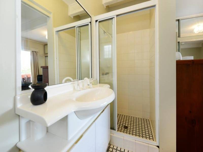 98 Hillview Crescent, Whitfield QLD 4870