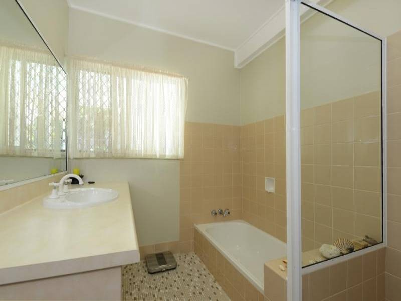 98 Hillview Crescent, Whitfield QLD 4870