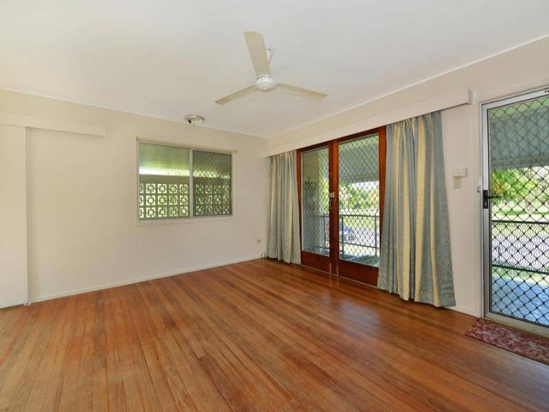 14 Dann St, Mooroobool QLD 4870