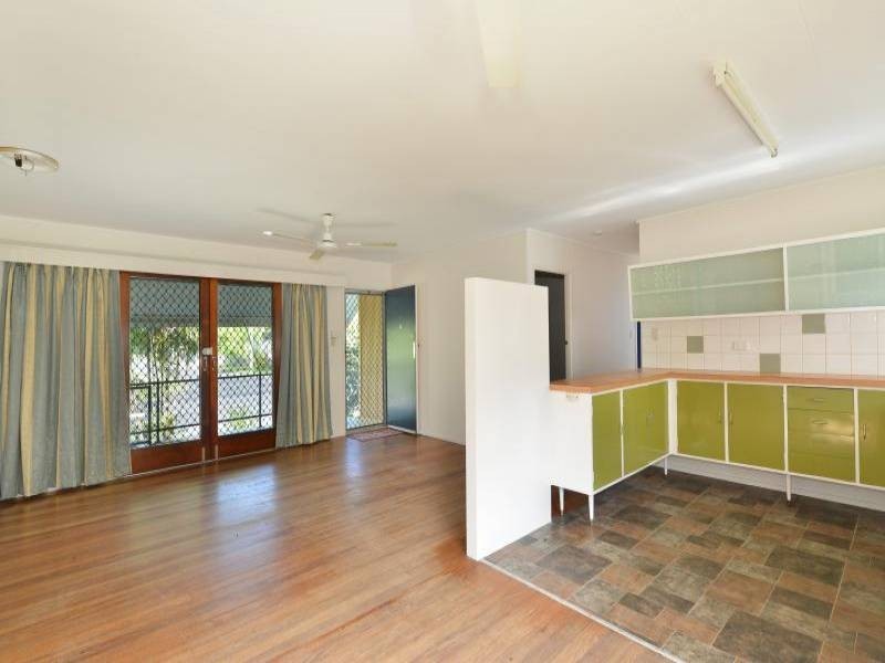 14 Dann St, Mooroobool QLD 4870