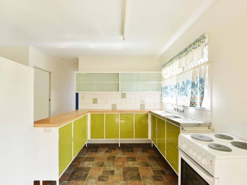 14 Dann St, Mooroobool QLD 4870