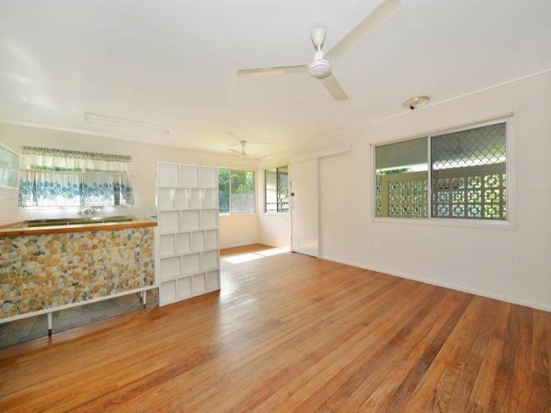 14 Dann St, Mooroobool QLD 4870