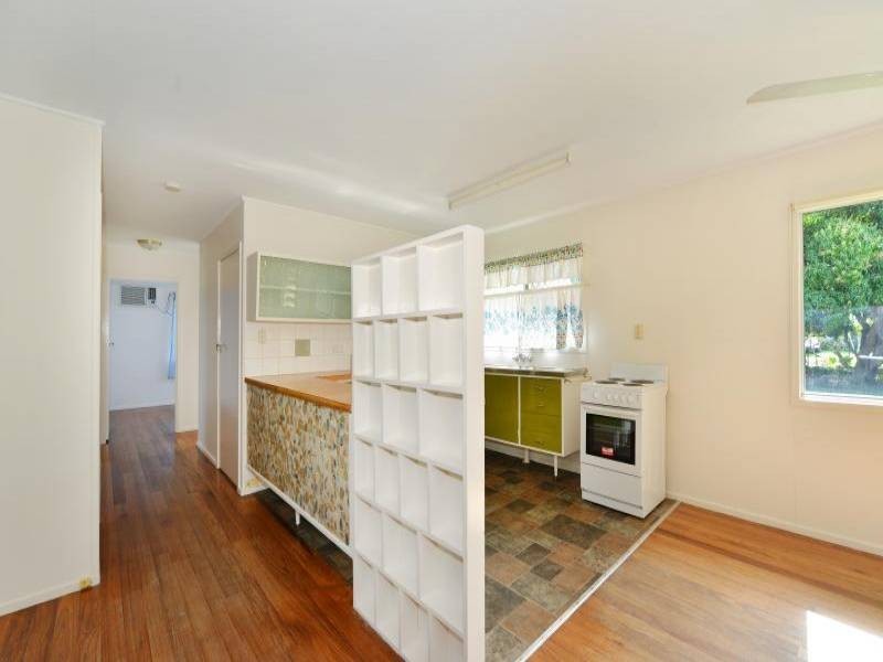 14 Dann St, Mooroobool QLD 4870