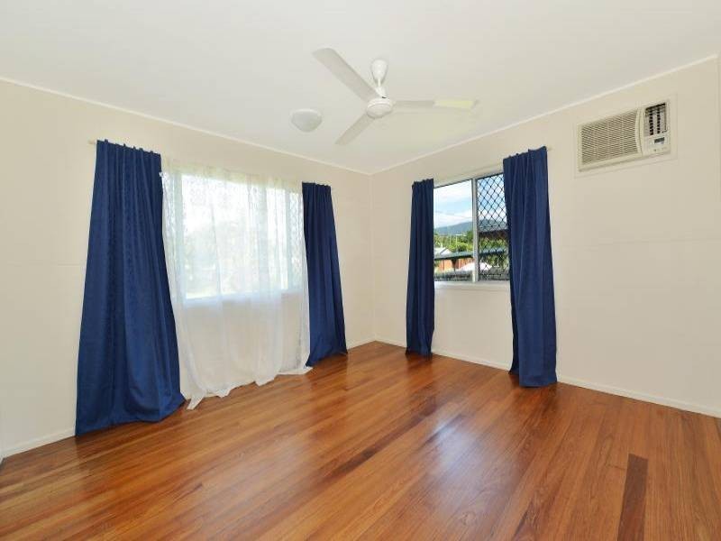 14 Dann St, Mooroobool QLD 4870