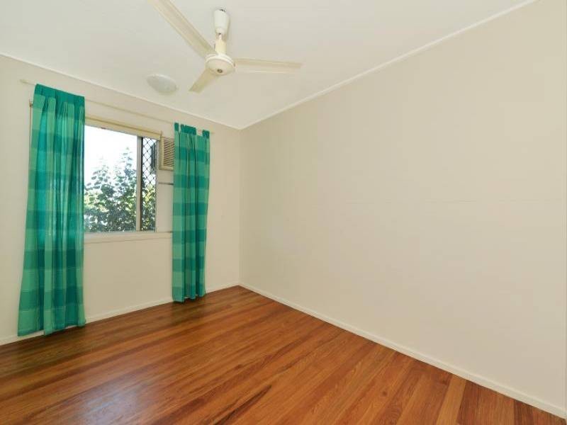 14 Dann St, Mooroobool QLD 4870