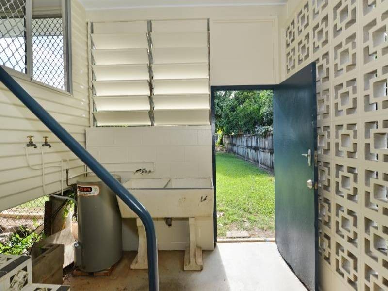 14 Dann St, Mooroobool QLD 4870