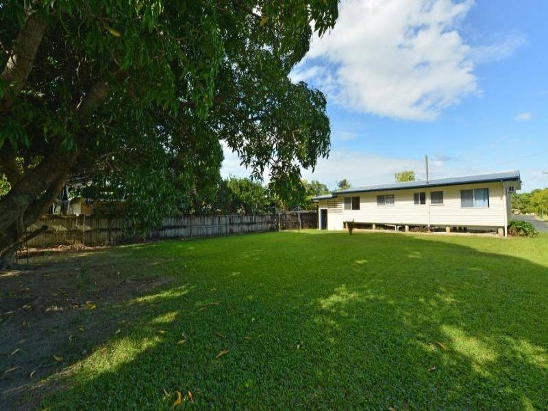 14 Dann St, Mooroobool QLD 4870