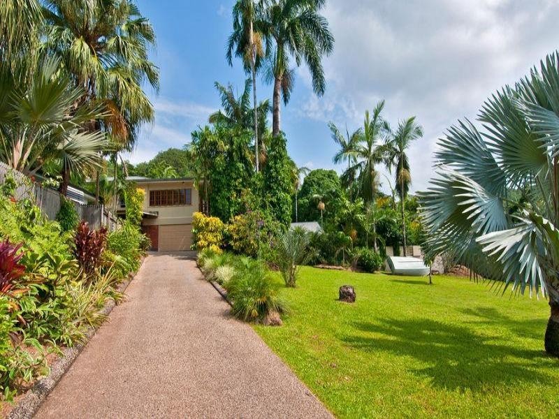 141 Hillview Crescent, Whitfield QLD 4870