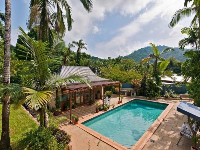 141 Hillview Crescent, Whitfield QLD 4870