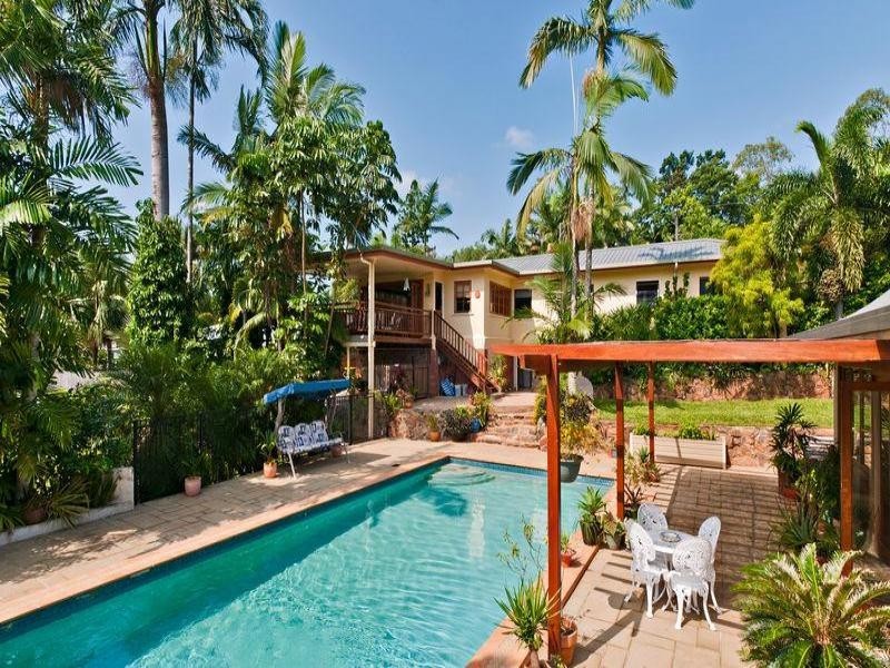 141 Hillview Crescent, Whitfield QLD 4870