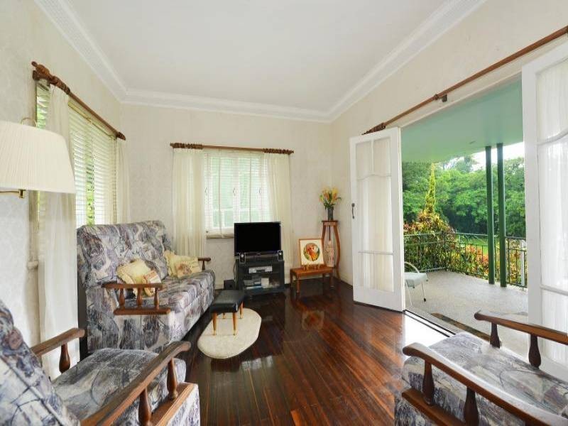 18 McHugh Crescent, Whitfield QLD 4870