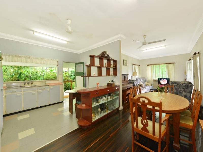 18 McHugh Crescent, Whitfield QLD 4870