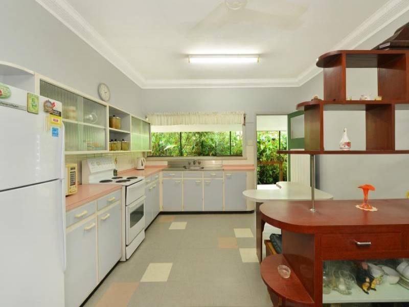 18 McHugh Crescent, Whitfield QLD 4870