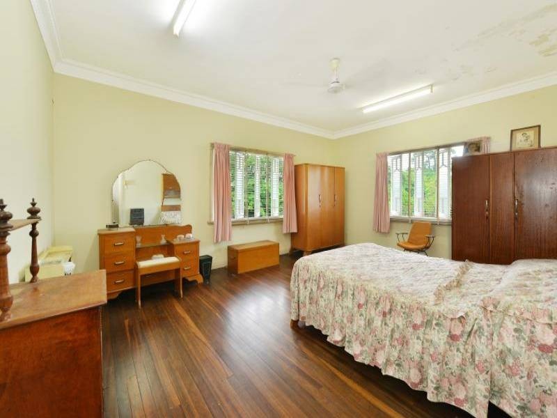 18 McHugh Crescent, Whitfield QLD 4870