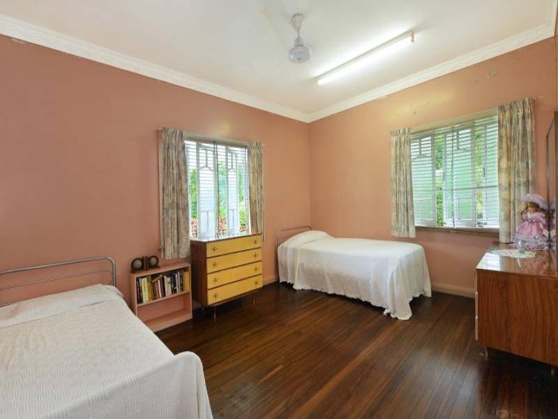18 McHugh Crescent, Whitfield QLD 4870