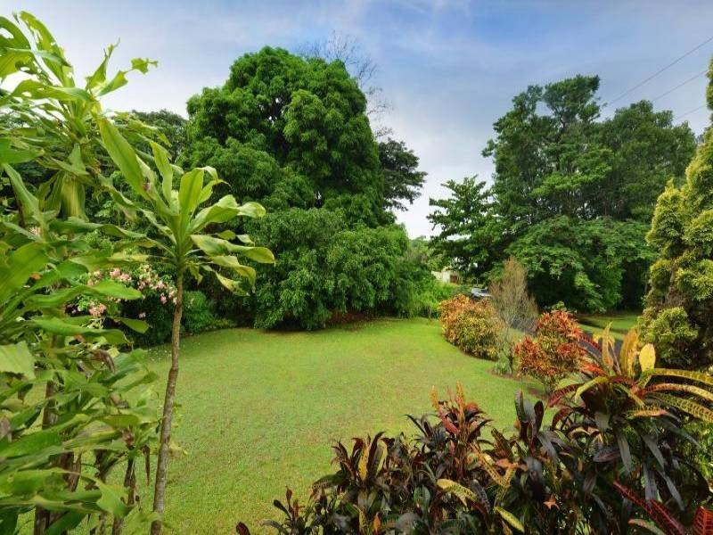 18 McHugh Crescent, Whitfield QLD 4870