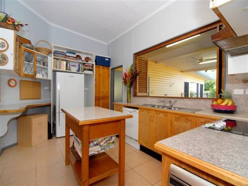 24 Crowther Street, Whitfield QLD 4870