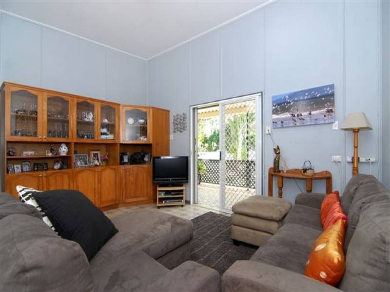 24 Crowther Street, Whitfield QLD 4870