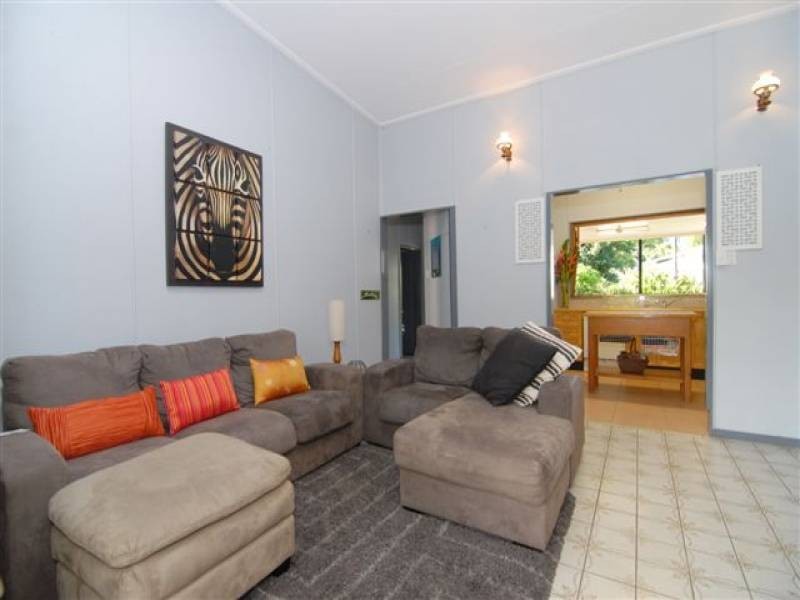 24 Crowther Street, Whitfield QLD 4870