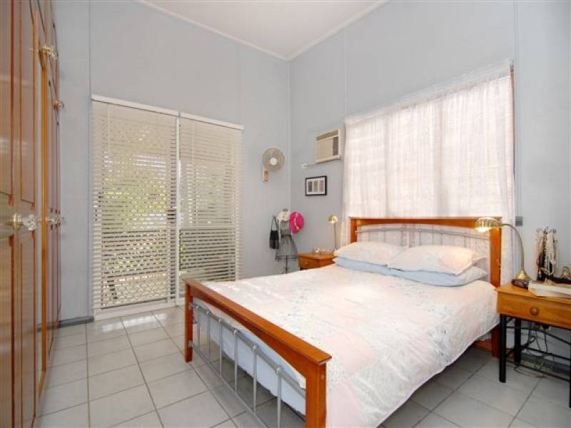 24 Crowther Street, Whitfield QLD 4870