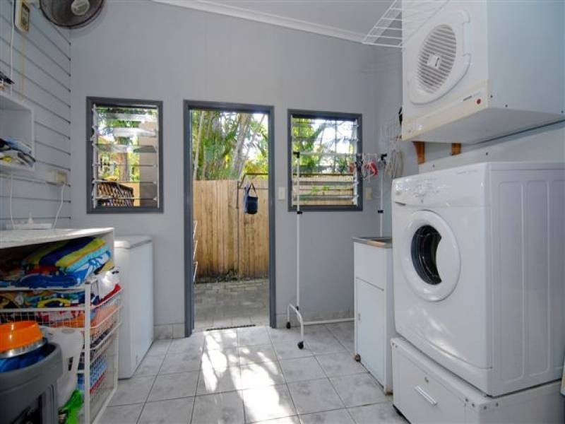 24 Crowther Street, Whitfield QLD 4870