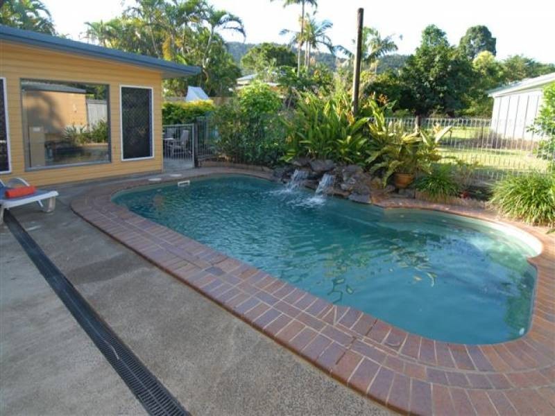 24 Crowther Street, Whitfield QLD 4870