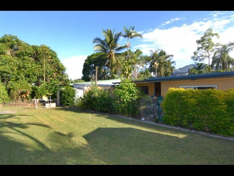 24 Crowther Street, Whitfield QLD 4870