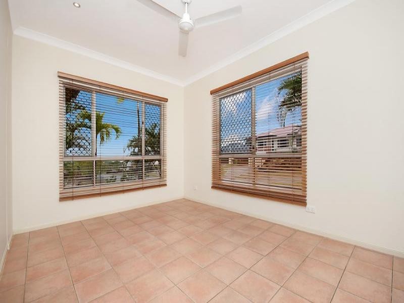 1 Araminta Street, Bentley Park QLD 4869