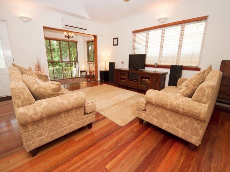 277 Kamerunga Rd, Freshwater QLD 4870