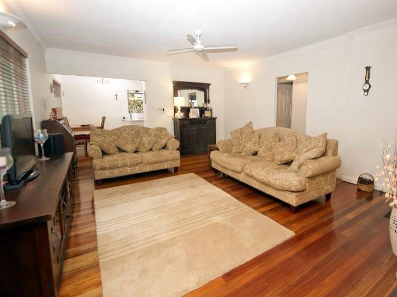 277 Kamerunga Rd, Freshwater QLD 4870