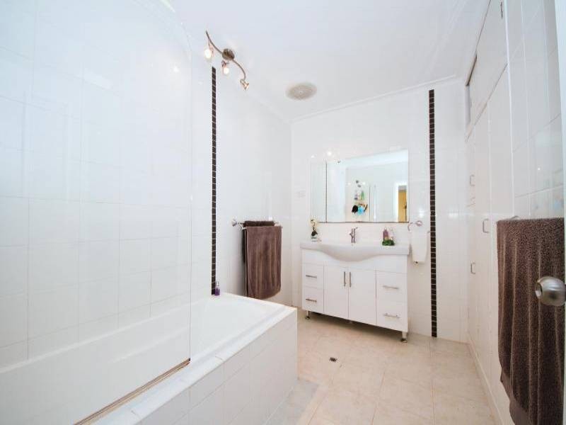 277 Kamerunga Rd, Freshwater QLD 4870